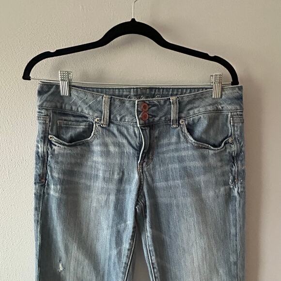 American Eagle Cropped Women's Jeans Light Blue Embroidered Pockets Sz 8 - Picture 2 of 14